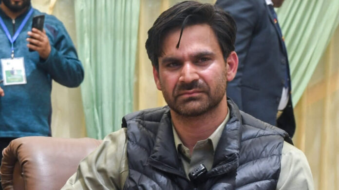 Waheed Para responds to Giriraj Singh's comments on Mehbooba Mufti